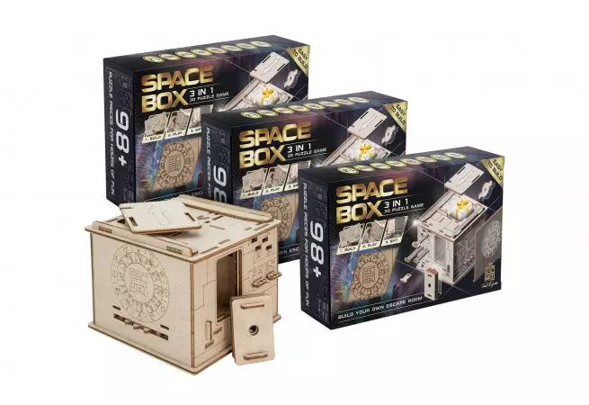 Fotos und Abbildungen von 3D Puzzle Game Space Box Trio. ESC WELT.
